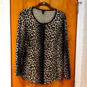 Fabulous❗️ Leopard long sleeved sweater by Rafaella 1X zip front, Princess seams